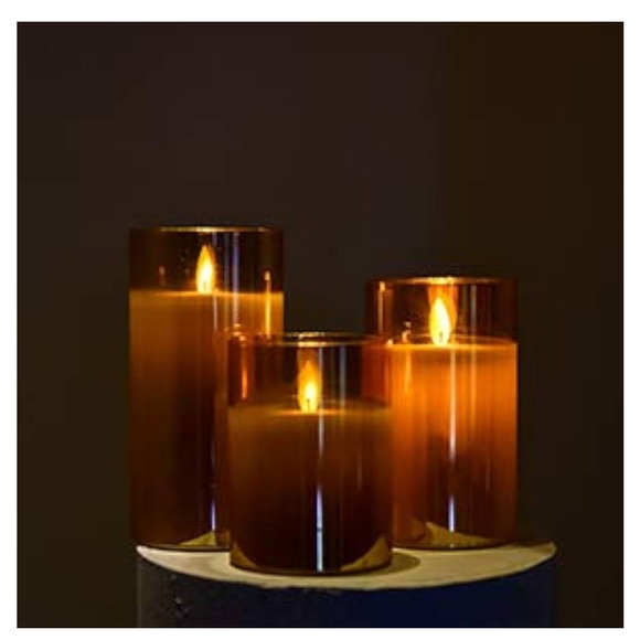 Flameless remote controlled candles (needs new batteries) - Picture 4 of 10